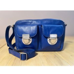 𝐅𝐨𝐬𝐬𝐢𝐥- Bold & beautiful shoulder strap, crossbody purse.